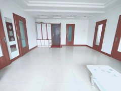 CF黎明村改楼西面多层一楼110平三室简装修仅须17.8万