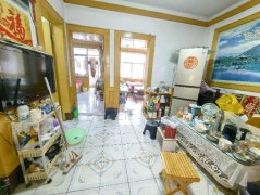 荣成徐家城西山庄3楼64平三室简装带地下室