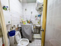 荣成徐家城西山庄3楼64平三室简装带地下室