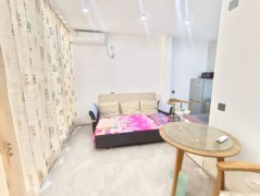 金悦华府前排电梯19楼 三室两卫两部空调精装修带露台拎包入住