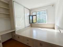 荣盛小区南排3楼 125平三室两厅精装修采光好送地下室可贷款