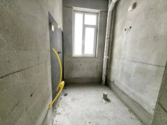 新一中附近书香世家步梯3楼97平毛坯三室一卫