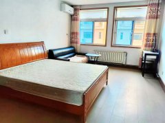 出租蜊江小学，中学**房，位于曙光东区国税局家属院内