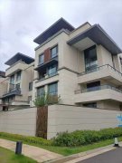 悦湖湾叠拼别墅上下两层共202平