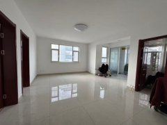 49.8万荣盛115平三室精装客厅带窗户