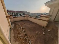 水岸名邸，叠拼别墅带电梯3+4+5层，房证面积264.6