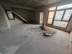 水岸名邸，叠拼别墅带电梯3+4+5层，房证面积264.6