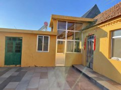 荣成 高铁附近 民房4间 带大院！一口价98000。