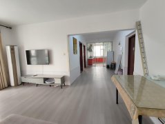 CF楼房出租：万隆国际电梯136平三室简装修每月1200元