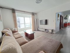 CF楼房出租：万隆国际电梯136平三室简装修每月1200元