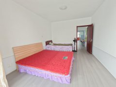 CF楼房出租：万隆国际电梯136平三室简装修每月1200元