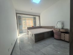 金悦华府15楼122平三室精装65.8万。