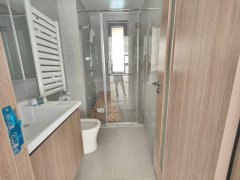 中骏 电梯16楼 111平 5560每平 精装 2卫 南厅 