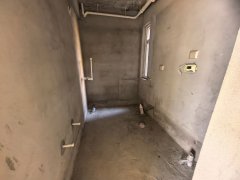 金帝桂都二楼87平两室毛坯带地下室49.8万诚心出售