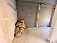 金帝桂都二楼87平两室毛坯带地下室49.8万诚心出售