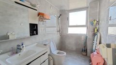 CF石岛开发区山海里小区框架三楼140平三室精装修出售