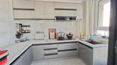 CF石岛开发区山海里小区框架三楼140平三室精装修出售