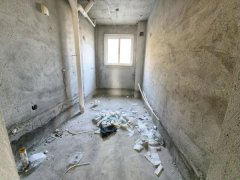 便宜 缔景城平地3楼 129平 带大地下室 3卧室