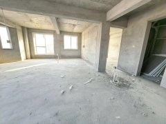 便宜 缔景城平地3楼 129平 带大地下室 3卧室