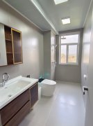 荣盛小区电梯5楼 全明户型 婚房精装 3室2卫带全套家具家电