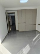 华悦新城北区1楼87.8平，三居室