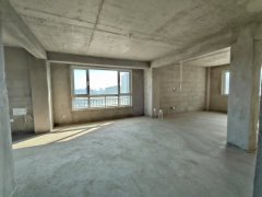 CF华悦新城北区二楼97.75平三室毛坯房仅售28.8万