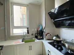 33.8万急售自在香槟电梯10楼精装一居室拎包入住