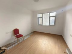 荣安小区前排一楼顶3楼125平三室两厅简单装修送地下室可贷款