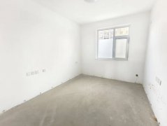 荣安小区前排一楼顶3楼125平三室两厅简单装修送地下室可贷款