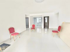 荣安小区前排一楼顶3楼125平三室两厅简单装修送地下室可贷款