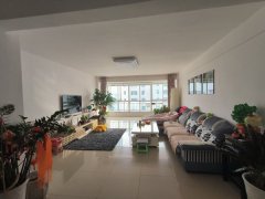 盛仕文苑三楼123.23平两室两卫精装带29平车库64.8万