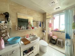 成山奥苑三期4楼边户90平两室实木精装