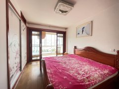 成山奥苑三期4楼边户90平两室实木精装