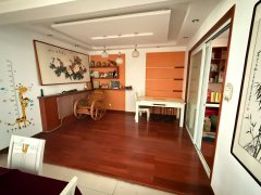 69.8万成山嘉园10楼151平三室精装带两个车位