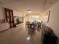 69.8万成山嘉园10楼151平三室精装带两个车位