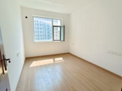 荣盛小区10楼 全明户型 简装未住 2居室带地下室 支持贷款