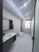 高阳小区，电梯17楼，131平精装修未住