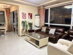 香郡小区三楼96.7平三室精装带地下室57.8万诚心出售