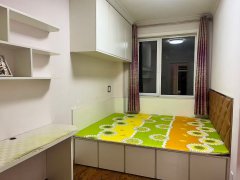 香郡小区三楼96.7平三室精装带地下室57.8万诚心出售