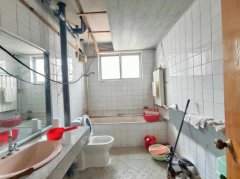 CF黎明中区三楼126平三室简装修48.8万