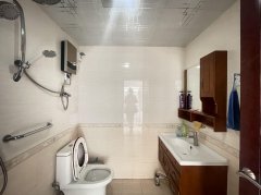 CF时代广场框架三楼96平精装修二室42.8万出售