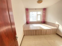 出租！精装修。三环西区电梯5楼85平。2室！