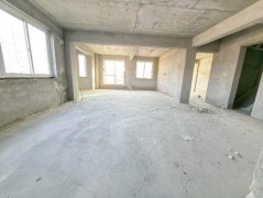 CF缔景城小区框架三楼129平带地下室三室毛坯房仅售52.8