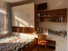 倾城苑4楼104平方精装修54.8万