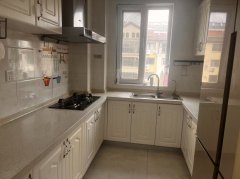 倾城苑4楼104平方精装修54.8万