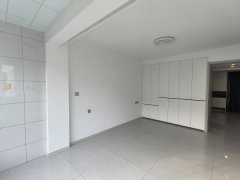 富润苑二楼93.7平三室现代品牌精装带储藏室59.8万急售