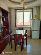 出租得润居电梯128平8楼1300元