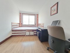 虹桥南区4楼127平三室一卫带30平车库