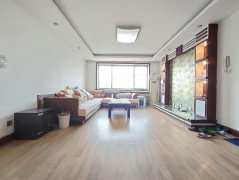 虹桥南区4楼127平三室一卫带30平车库