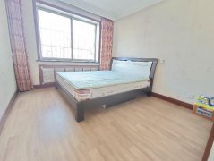 虹桥南区4楼127平三室一卫带30平车库